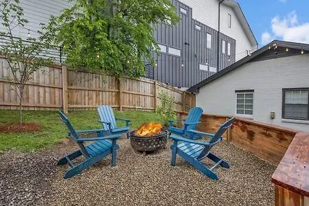 The Blue Bungalow - 4 Beds And 7 Mins To Broadway!