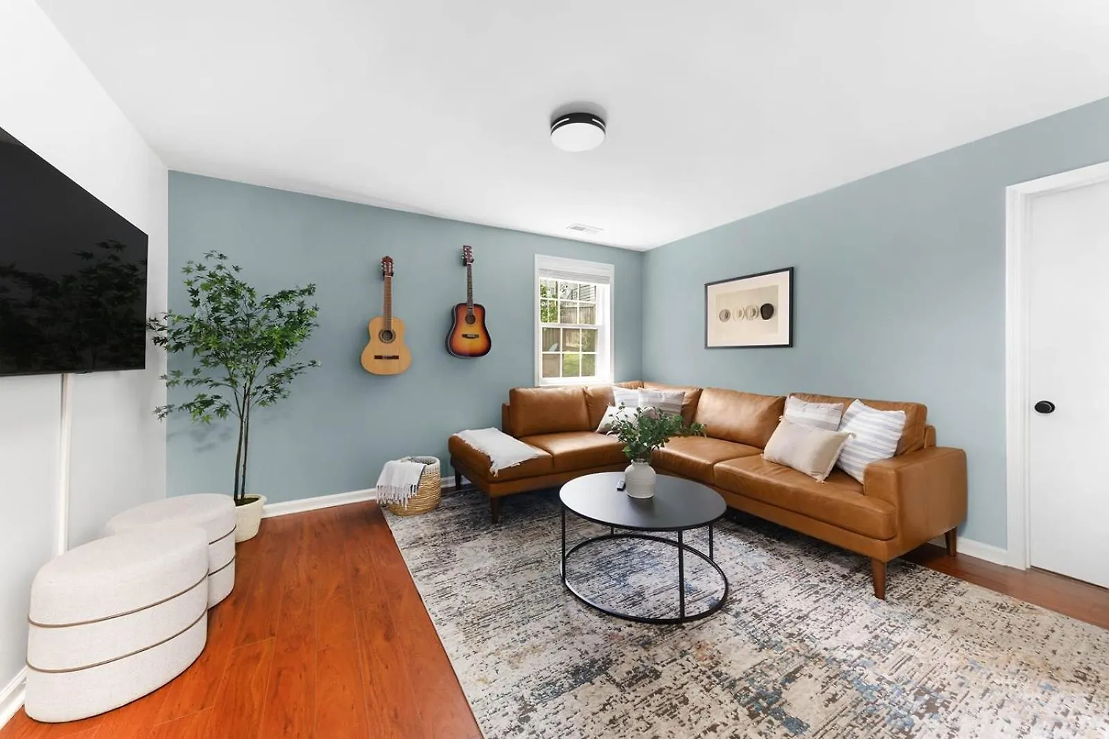 The Blue Bungalow - 4 Beds And 7 Mins To Broadway!