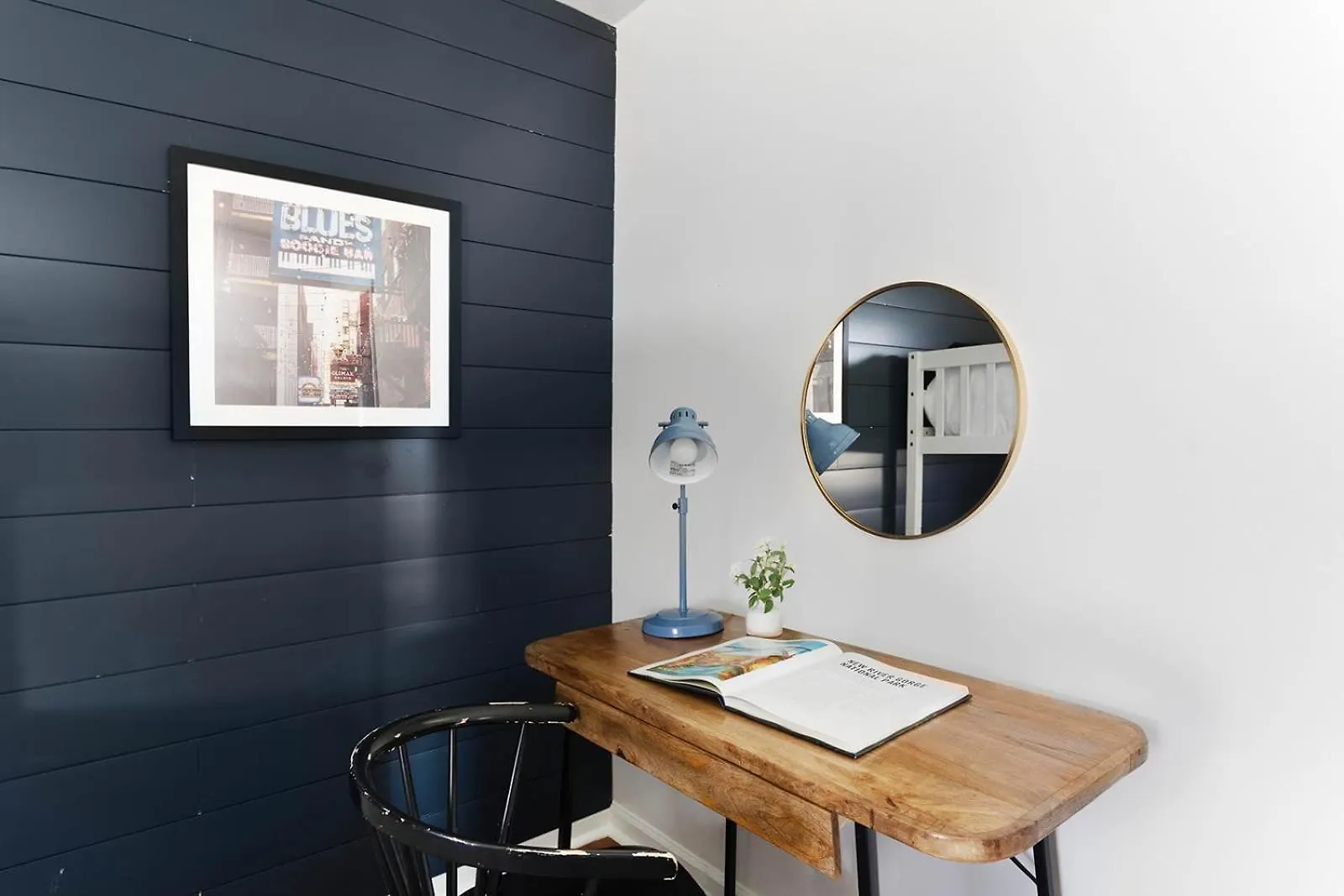 The Blue Bungalow - 4 Beds And 7 Mins To Broadway!