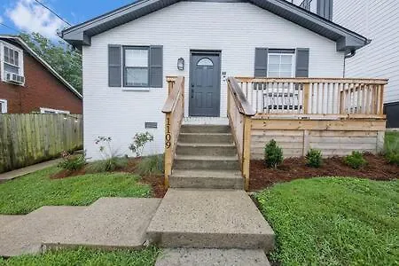 The Blue Bungalow - 4 Beds And 7 Mins To Broadway! 0*, Nashville United States