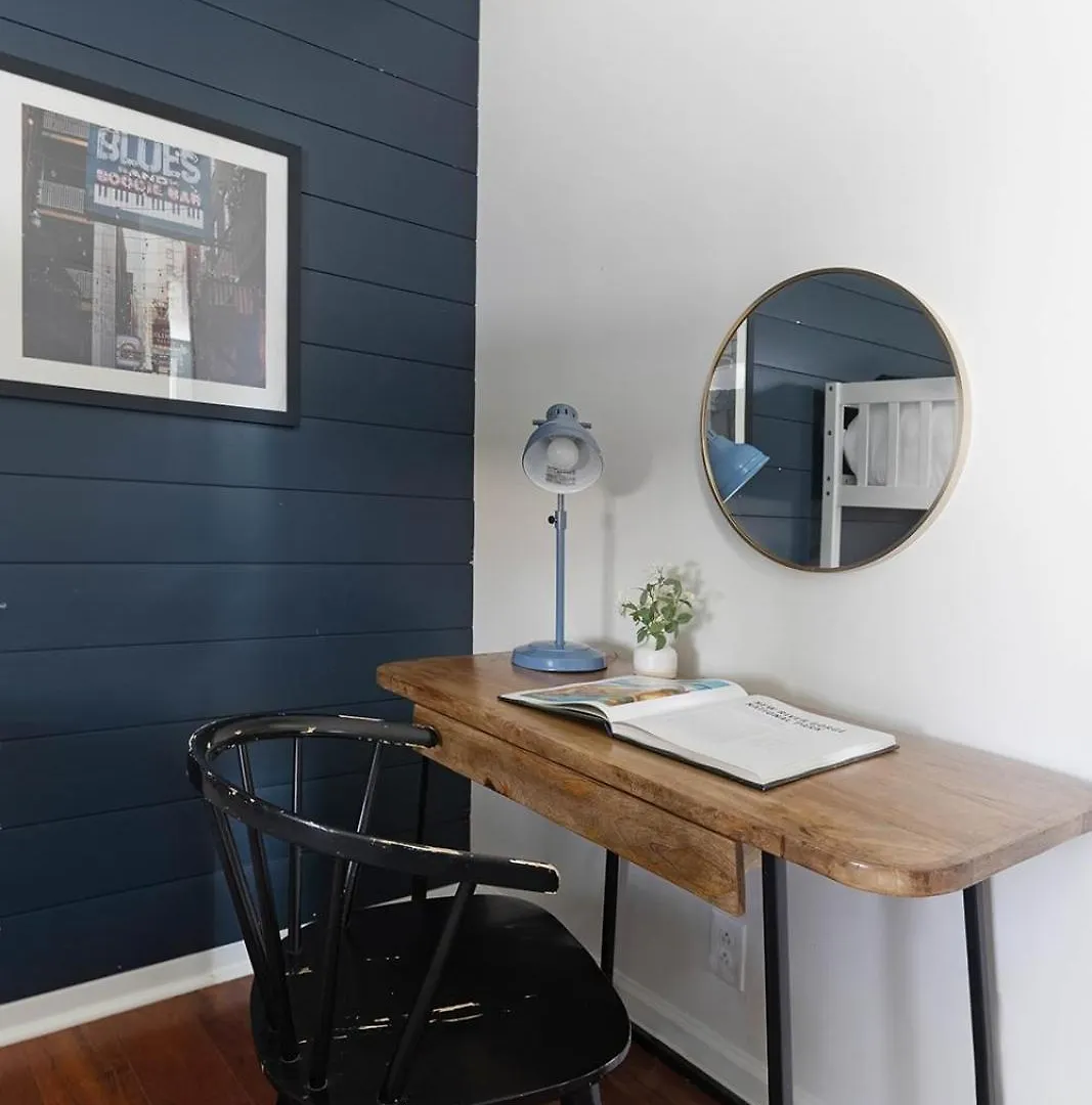 Apartment The Blue Bungalow - 4 Beds And 7 Mins To Broadway!
