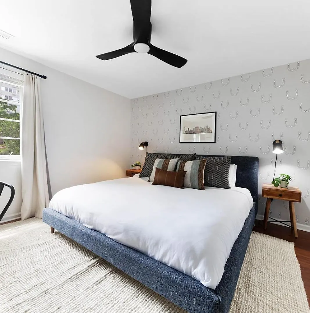 The Blue Bungalow - 4 Beds And 7 Mins To Broadway! United States